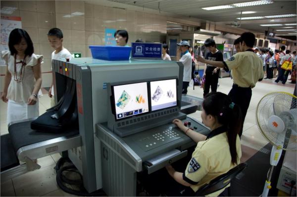 南方城市軌道交通系統加強安檢機配置